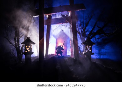 Kreativ Konschtdekoratioun. Abstrakt japanesche Stil Holztunnel an der Nuecht. Nuetszeen am Fantasiebësch. Selektiv Fokus