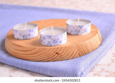 Teelichter als Gastgeschenk für die Babyparty und Taufe eines Jungen mit blauer Dekoration, originelle kleine selbstgemachte Gastgeschenke, handgemachte Party-Projekt-Dekoration, Heimdeko, Ideen für Hochzeitsmitbringsel