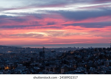 amanhecer, céu colorido, cidade matinal, montanhas, casas