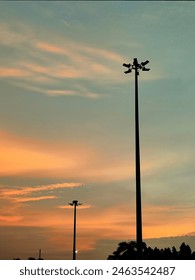 tramonto della luce della strada a Giacarta