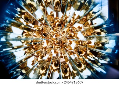 Golden geometresch Kaleidoskop Muster mat äthereschen Glanz