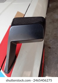 Los modelos antiguos de espejos retrovisores de automóviles estaban hechos de plástico.