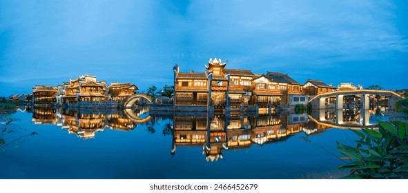 An der Nuecht, déi schéin antik Stad Lizhuang um Séi, Yibin City, Sichuan Provënz, China