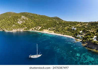 Pláž Pefkos na ostrove Skyros v meste Sporades, Grécko