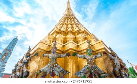 Den Demon Guardian am Tempel vum Smaragde Buddha am Grand Palace, Thailand. Wat Phra Kaew Déi bekanntst touristesch Attraktioun zu Bangkok, Thailand.