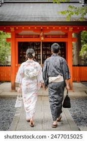 Les gens portent des Yukata à Kyoto, au Japon. Contexte traditionnel japonais.