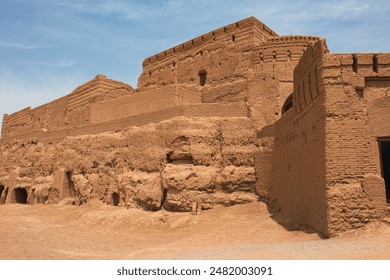 Castelul antic, Castelul de noroi, Cetatea de istorie medievală sub un cer albastru, antic și istoric cu ziduri de lut, Cetatea, Cetatea, Cetatea, Persia, Yazd Iran