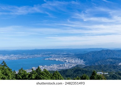 여름철 히에이산에서 본 일본의 비와호