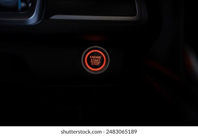 汽車內裝與汽車控制按鈕概念 — 關閉現代汽車引擎啟動停止按鈕。