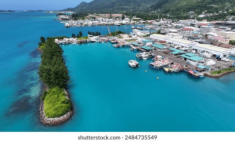 Ilha Mahe em Victoria nas Ilhas Seychelles Seychelles. Praia do Oceano Índico. Fundo da África. Victoria nas Ilhas Seychelles. Paisagem turística. Natureza Paisagem marinha. Viagem ao ar livre.