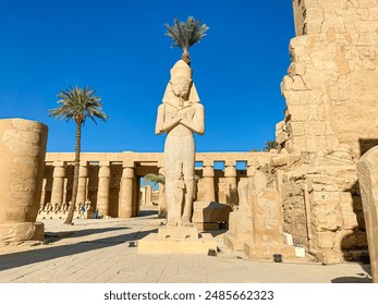 Hram Karnak posvećen je hramskom kompleksu starog Egipta u čast boga Amon-Ra, njegove žene Mut i sina Khonsa. Teba, Karnak, Luksor, Egipat.