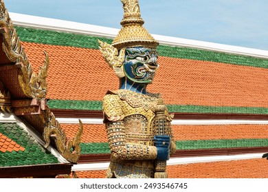 Zoumaache vu Wirunchambang, eng vun zwou Yaksha (gigantesch) Statuen - Personnagen aus dem Ramakien Epos - bewaacht e Paart vum Wat Phra Kaew oder Tempel vum Smaragde Buddha zu Bangkok, Thailand