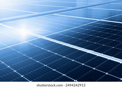 Cella solare o pannello solare Tecnologia moderna per la rivoluzione energetica, fonte di energia alternativa per salvare l'ambiente, modulo fotovoltaico di colore blu.