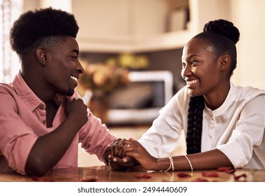 Casal negro, cozinha e carinho em casa com amor, sorriso e união com pétalas de rosas. Feliz, homem e mulher de mãos dadas com confiança, relaxam e comemoram o dia dos namorados ou aniversário