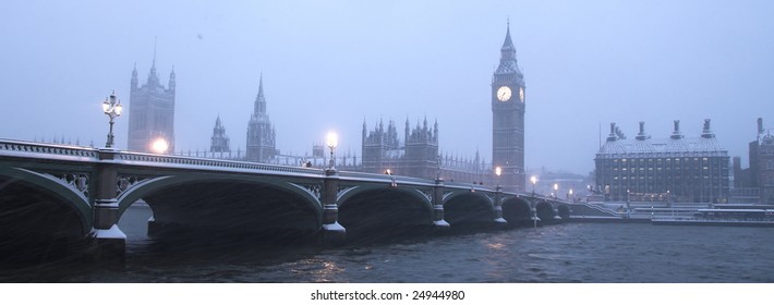 Ponte de Westminster na neve