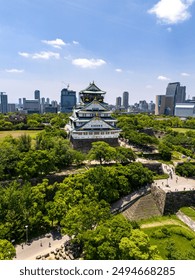 Imágenes de drones de las fortificaciones del castillo de Osaka, Japón