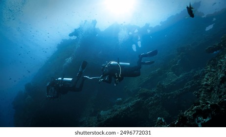 D'Universum vun Scuba Taucher. Underwater Foto vum USS Liberty Shipwreck aus dem Zweete Weltkrich, WWII. Vun engem Scuba-Tauchen op Bali, Indonesien, Asien.