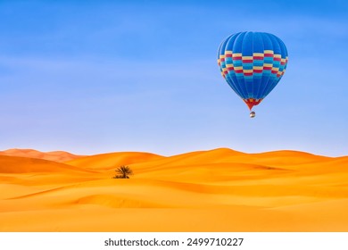 Koncept putovanja. Neverovatan pogled na peščane dine sa balonima na vrući vazduh u pustinji Sahare. Lokacija: pustinja Sahara, Maroko. Umetnička slika. Beauty world.