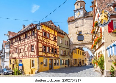 Rothenburg ob der Tauber, Nemčija - sončen dan v slikoviti vasici Rothenburg ob der Tauber, Nemčija
