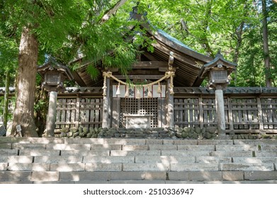 Главно светилище Suwa-taisha Kamisha Maegumiya