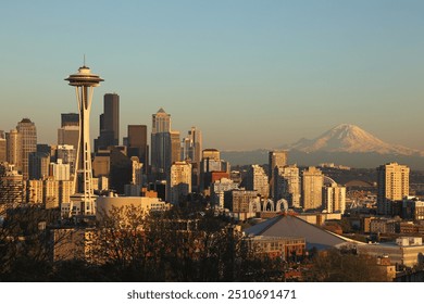 Skyline of Seattle at sunset, Mount Rainier, Washington, USA