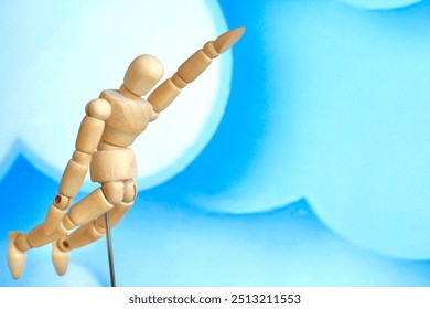 Un maniquí de madera de artista posa como un superhéroe en pleno vuelo contra un cielo azul con nubes blancas. Perfecto para conceptos de creatividad, libertad, imaginación y expresión artística.