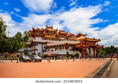 Thean Hou Temple is a famous Chinese temple in Kuala Lumpur, Malaysia, it is a syncretic temple with elements of Buddhism, Taoism and Confucianism.

Translation: divine buddha house