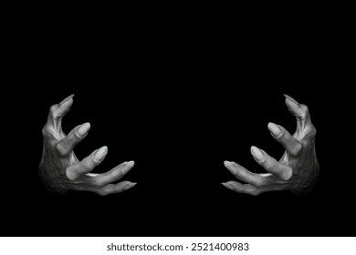Manos huesudas y pálidas de un vampiro o un muerto, con dedos largos y uñas afiladas, aisladas sobre fondo negro. El monstruo intenta sujetar algo, en tono bajo, foco seleccionado.