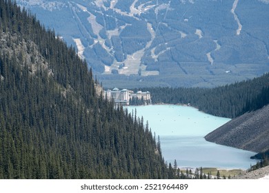 Slikovit pogled na rutu Plain of Six Glaciers, Lake Louise, Kanada