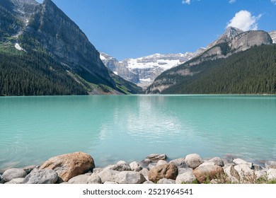 Slikovit pogled na rutu Plain of Six Glaciers, Lake Louise, Kanada