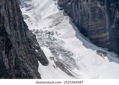 Slikovit pogled na rutu Plain of Six Glaciers, Lake Louise, Kanada