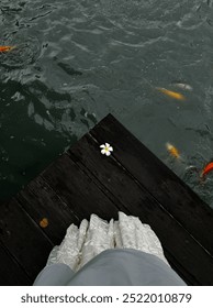 La fille le bois la fleur l'eau et le poisson