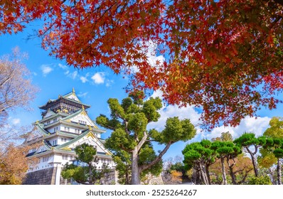 O castelo é um dos marcos mais famosos do Japão e desempenhou um papel importante na unificação do Japão durante o século XVI, Castelo de Osaka, Japão