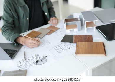 تصميم داخلي رجل مبدع مشروع تصميم منزل واختيار مواد داخلية رسم داخلي على مخطط