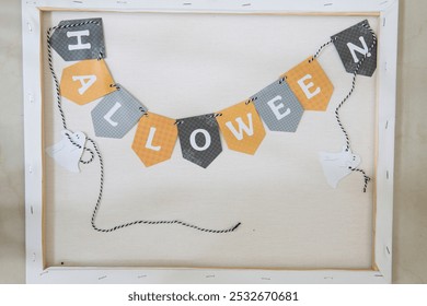 Festimi i Halloween në çdo tetor është një festë e stilit perëndimor. Shumë simbole të kësaj feste janë hëna e plotë, lakuriq nate, kungulli, merimanga apo fantazma etj.