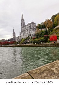 Basilika Our Lady of the Rosary di Lourdes, Perancis