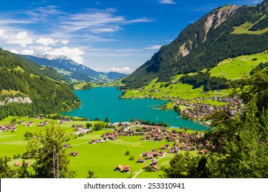 Valle del lago Lungern desde Brunig Pass, Suiza