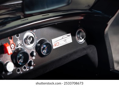 2533708673