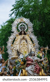 fotografia Matki Boskiej Anielskiej z Getafe – piękno, pobożność i spokój.
