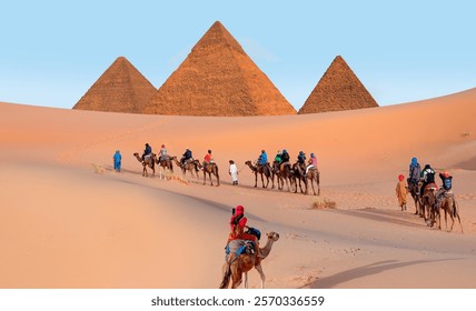 Un groupe de touristes à dos de chameau - Chameaux du complexe des pyramides de Gizeh - Le Caire, Égypte