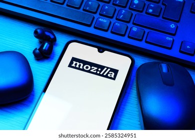 2585324951