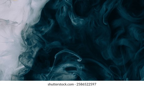 Smog nga retë. Avull që rrjedh. Mjegull tymi e bardhë e errët, blu e errët, mjegull bojë, spërkatje uji, teksturë, shkëlqim, lëng në sfond abstrakt.