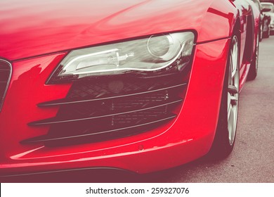 Фары спортивного автомобиля