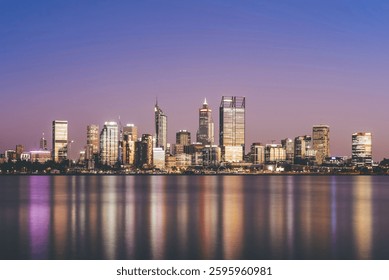 Batı Avustralya'daki Perth şehrinin gece manzarası.