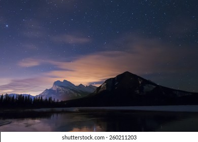 Nachtlandschaft Mount Rundle und Vermilion Lakes Banff Nationalpark Alberta Kanada