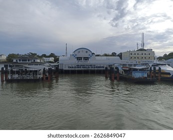 2626849047