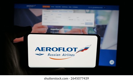 2645077439