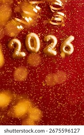 Szczęśliwego Nowego Roku 2026 ze złotym numerem i złotymi elementami