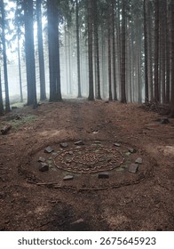Mandala de la Forêt Mystérieuse. Sentier de Solan. Parc national des Beskides. Sentier de Velke Karlovice. Valachie. République tchèque. Europe.