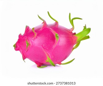 Frische rosa Drachenfrucht (Pitaya) isoliert auf weißem Hintergrund – ein Symbol für gesunde Ernährung, tropische Früchte und Bio-Ernährung.